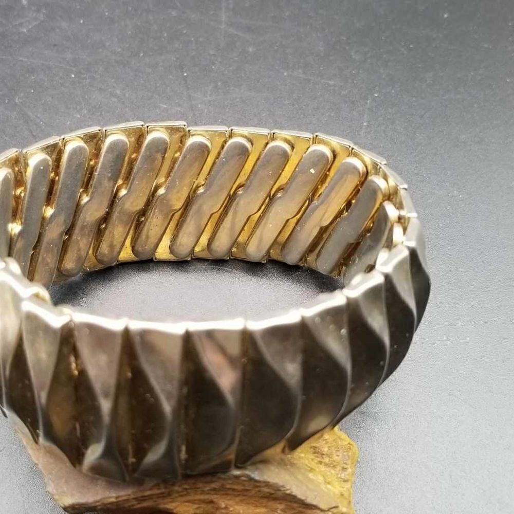Crown trifari rare sweetheart bracelet B722